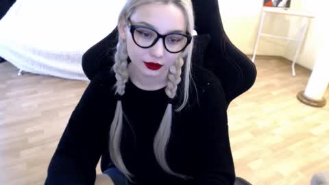 Snapshot of fromsun_forsoul chatting on February 18, 6:59 am Lilith online show from February 18, 6:59 am