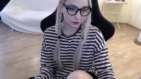 Snapshot of fromsun_forsoul chatting on February 27, 7:12 am Lilith online show from February 27, 7:12 am