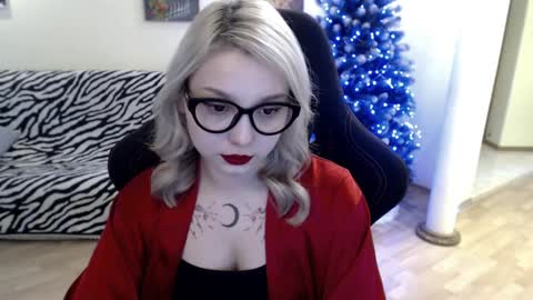 Snapshot of fromsun_forsoul chatting on December 18, 6:10 am Lilith online show from December 18, 6:10 am