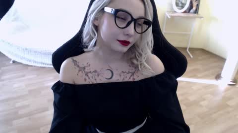 Snapshot of fromsun_forsoul chatting on February 28, 11:36 am Lilith online show from February 28, 11:36 am