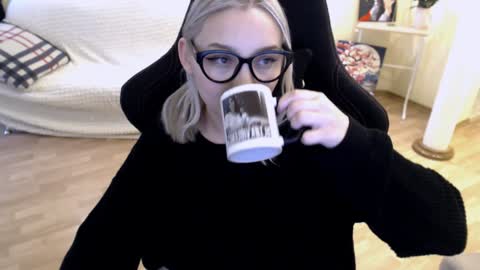 Snapshot of fromsun_forsoul chatting on February 7, 10:19 am Lilith online show from February 7, 10:19 am