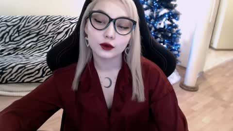Snapshot of fromsun_forsoul chatting on December 28, 6:28 am Lilith online show from December 28, 6:28 am