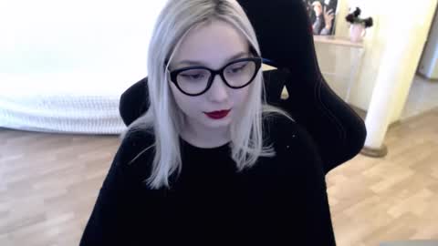 Snapshot of fromsun_forsoul chatting on February 13, 7:35 am Lilith online show from February 13, 7:35 am