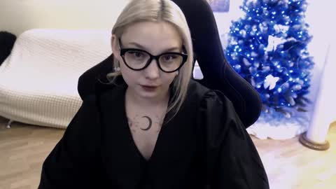 Snapshot of fromsun_forsoul chatting on January 9, 6:06 am Lilith online show from January 9, 6:06 am