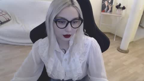 Snapshot of fromsun_forsoul chatting on February 12, 7:23 am Lilith online show from February 12, 7:23 am