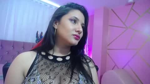 frreeya online show from February 11, 7:48 pm