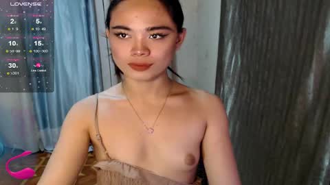 Snapshot of fuchsia_love chatting on October 10, 8:14 pm HI IM RONA DONT FORGET GIVE ME THUMBS UP AND JOIN TO MY FANCLUB online show from October 10, 8:14 pm