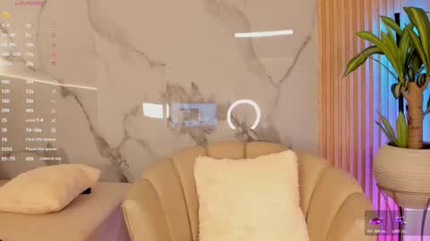   Independent model online show from November 26, 12:39 pm