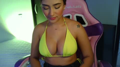 Snapshot of gabi_xi chatting on January 8, 2:25 pm Gabi online show from January 8, 2:25 pm