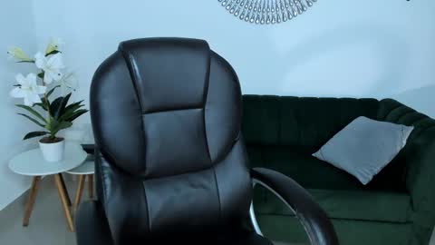 gabriella_evans_ online show from February 16, 7:52 am