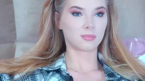 Snapshot of gentlerossi chatting on September 12, 3:30 pm GentleRossi online show from September 12, 3:30 pm