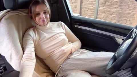 Melissa online show from April 14, 1:33 pm