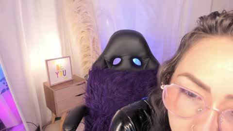 G E O R G I N A online show from February 6, 3:52 pm