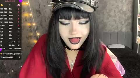 EmelyWoodes online show from June 15, 7:19 am