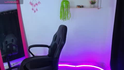 giaaaa   online show from December 18, 11:20 pm