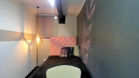 G I A  FOX online show from February 10, 12:08 pm