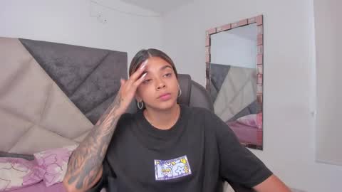 Gia  online show from April 5, 6:07 pm