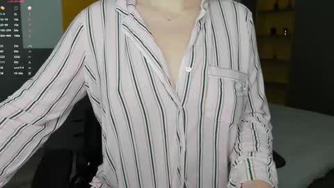 gigihadd online show from November 28, 4:43 pm