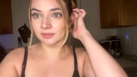 gigilovesyou1997 online show from May 27, 12:24 pm