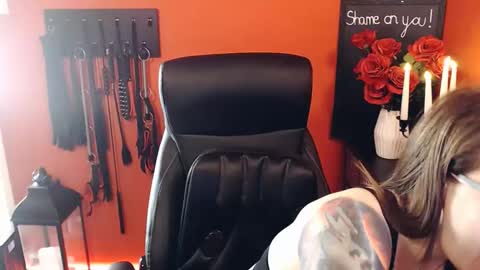 gina_hotlick online show from April 3, 7:39 am