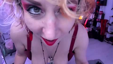 Gina Moor online show from October 21, 11:20 pm