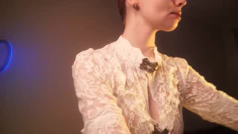        im expecting 350 thumbs up on my altar   online show from October 5, 10:15 pm