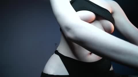        im expecting 350 thumbs up on my altar   online show from April 4, 10:30 pm