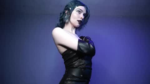        im expecting 350 thumbs up on my altar   online show from April 10, 10:16 pm