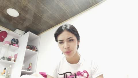 giovanna_oliveria online show from April 27, 10:29 pm