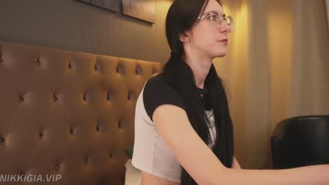 Nikki online show from December 5, 4:19 pm