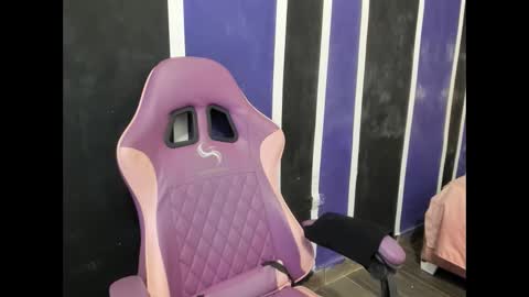 girl_princess18 online show from March 26, 9:38 pm