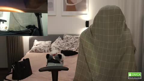 Snapshot of girl_u_never_met chatting on February 15, 6:33 pm Kristin  online show from February 15, 6:33 pm