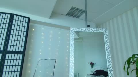 Hanna online show from February 19, 1:28 pm