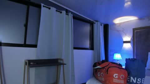     online show from April 6, 10:38 am