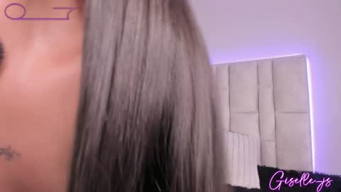 Instagram gisellee  22  online show from October 29, 6:43 pm