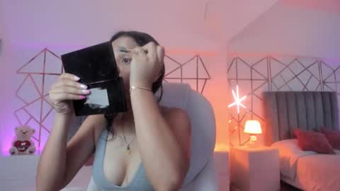 GISELLE ROLDAN online show from February 26, 12:05 pm