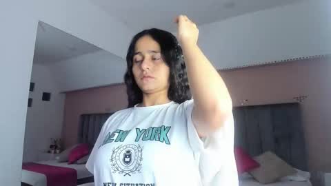 GISELLE ROLDAN online show from September 26, 4:21 am