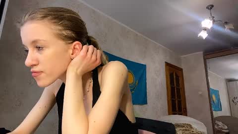 gladyswigg online show from April 3, 1:42 pm