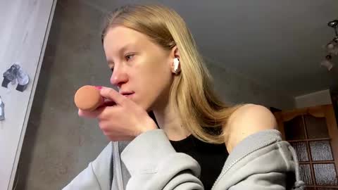 gladyswigg online show from April 14, 9:09 am