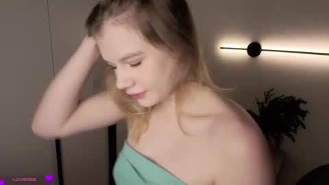 Miroslava friends call me Mira  online show from March 27, 8:42 pm