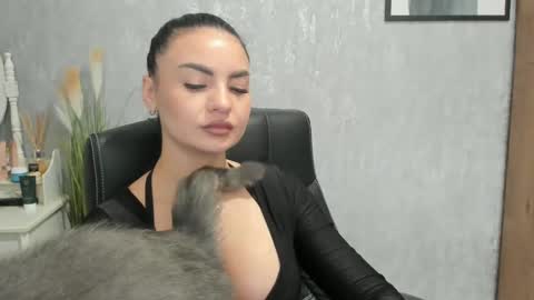 Snapshot of goddessmiaa chatting on February 17, 2:17 pm Mistress online show from February 17, 2:17 pm