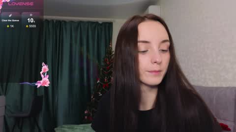 Snapshot of golden_bag chatting on December 19, 12:45 am Jess online show from December 19, 12:45 am