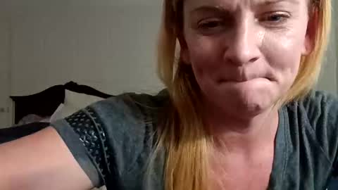 goldendoll1704 online show from June 3, 2:33 pm