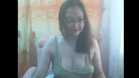 Snapshot of gorgeousmama chatting on October 5, 3:22 am gorgeousmama online show from October 5, 3:22 am