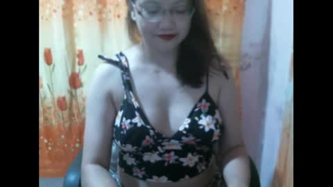 Snapshot of gorgeousmama chatting on January 2, 10:05 am gorgeousmama online show from January 2, 10:05 am