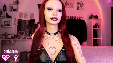 Snapshot of gothdesss chatting on October 27, 2:29 am    online show from October 27, 2:29 am