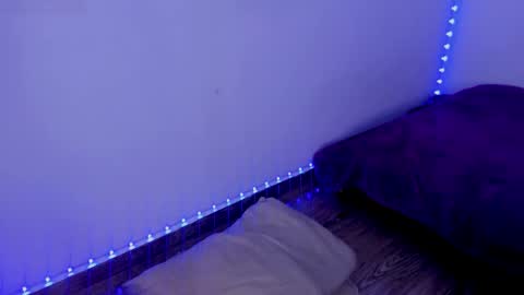 Laia  online show from December 14, 8:03 pm