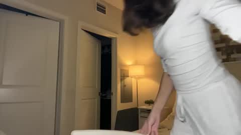 Gracie Smith online show from April 14, 2:33 am