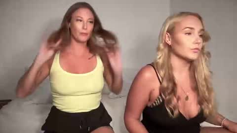 Snapshot of green_eyed_goddess_ chatting on September 19, 9:14 pm Green Eyed Goddess online show from September 19, 9:14 pm