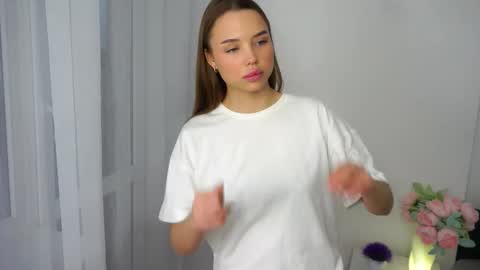 Kira  online show from December 18, 7:35 am